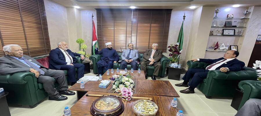 الخلايلة يلتقي عمداء الكليات ورؤساء الأقسام ومديري الجودة للوقوف على سير العملية التدريسية للفصل الدراسي الأول في جامعة جرش